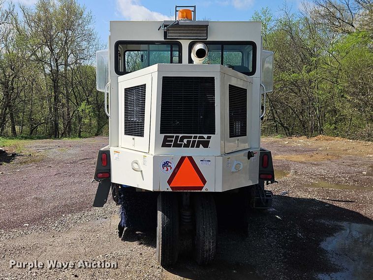 image for item FN5598 1999 Elgin Pelican street sweeper