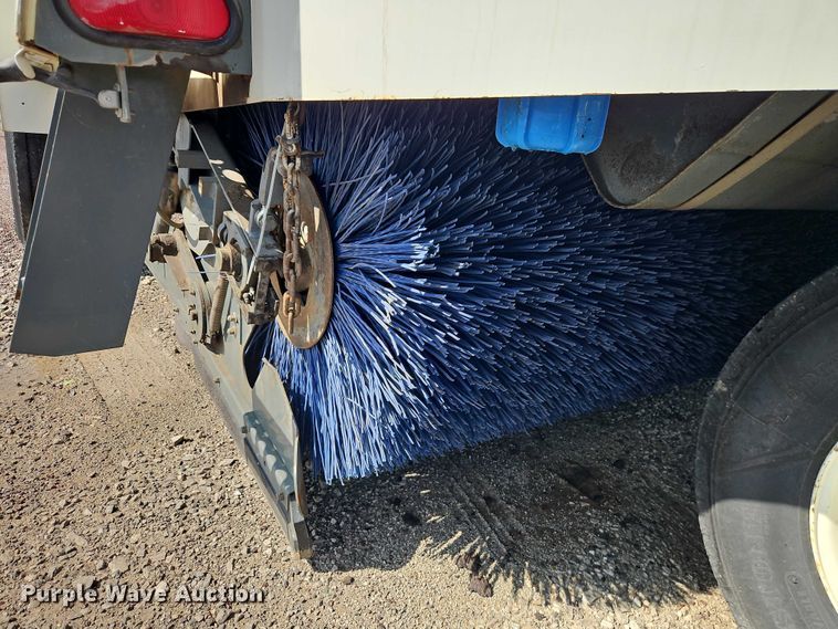 image for item FN5598 1999 Elgin Pelican street sweeper