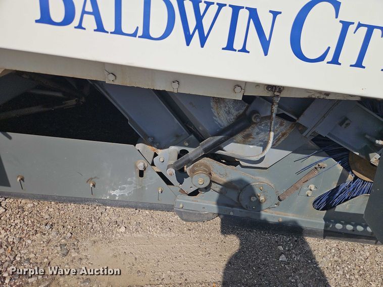 image for item FN5598 1999 Elgin Pelican street sweeper