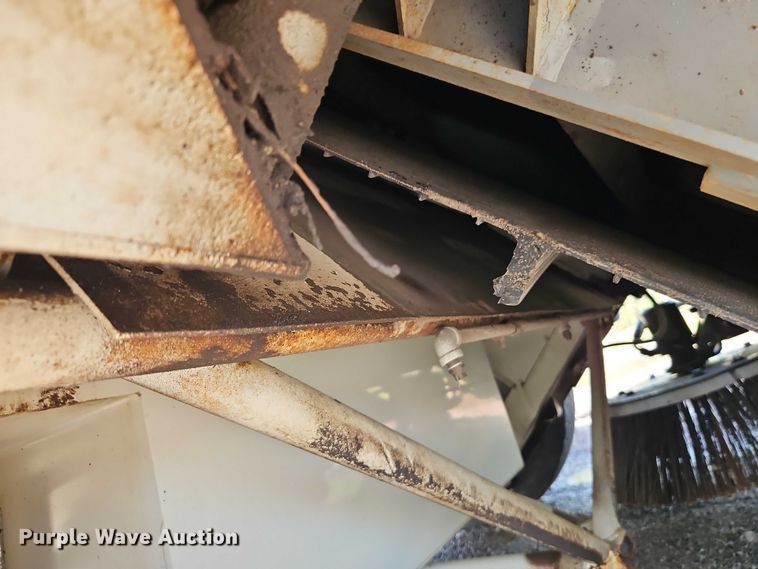 image for item FN5598 1999 Elgin Pelican street sweeper