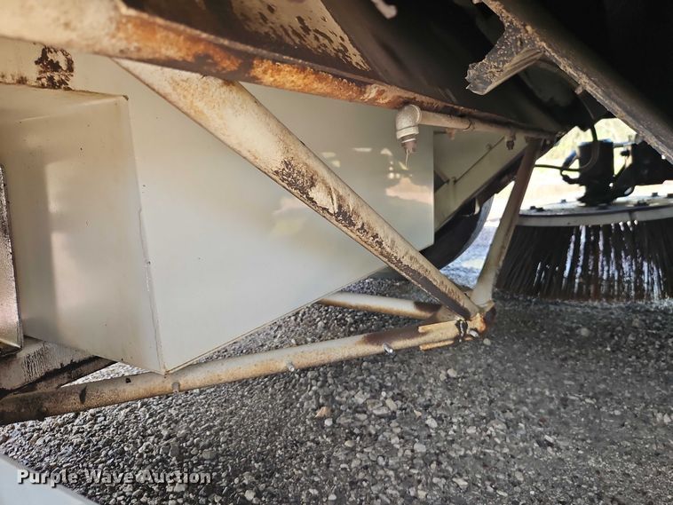 image for item FN5598 1999 Elgin Pelican street sweeper