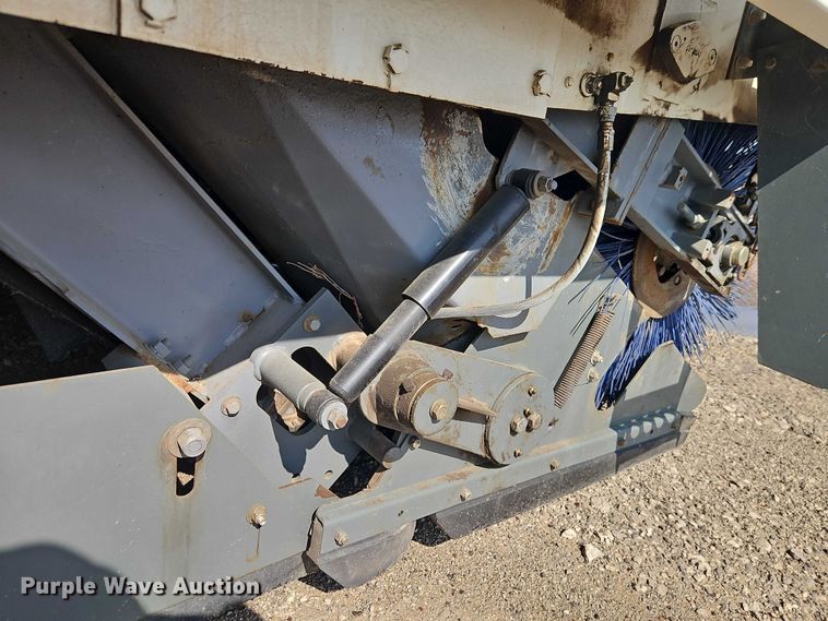 image for item FN5598 1999 Elgin Pelican street sweeper