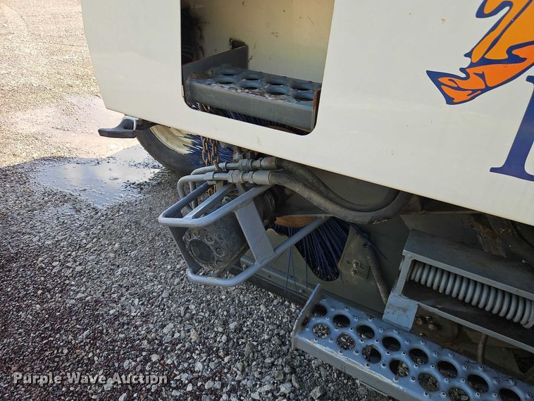 image for item FN5598 1999 Elgin Pelican street sweeper