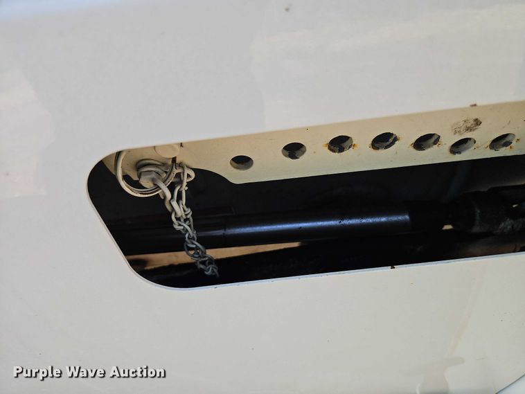 image for item FN5598 1999 Elgin Pelican street sweeper