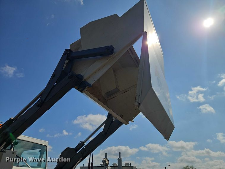 image for item FN5598 1999 Elgin Pelican street sweeper