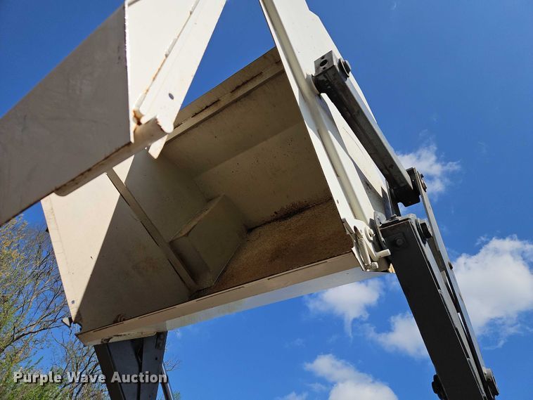 image for item FN5598 1999 Elgin Pelican street sweeper