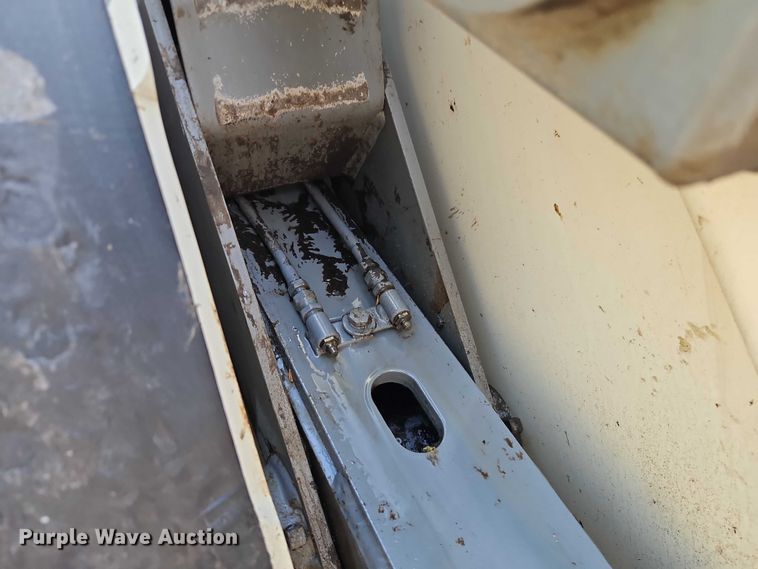 image for item FN5598 1999 Elgin Pelican street sweeper