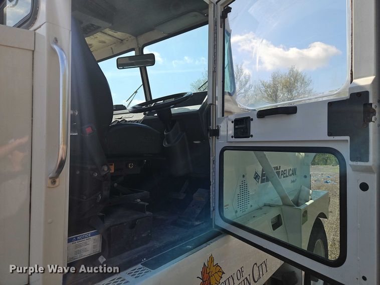 image for item FN5598 1999 Elgin Pelican street sweeper