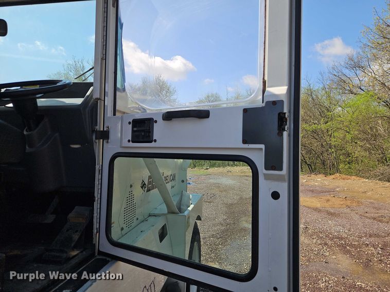 image for item FN5598 1999 Elgin Pelican street sweeper