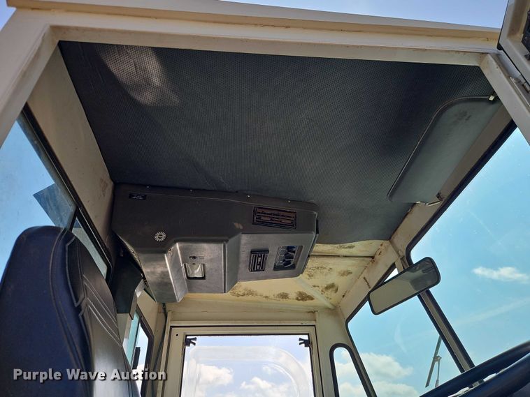 image for item FN5598 1999 Elgin Pelican street sweeper