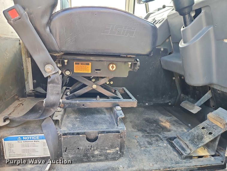 image for item FN5598 1999 Elgin Pelican street sweeper