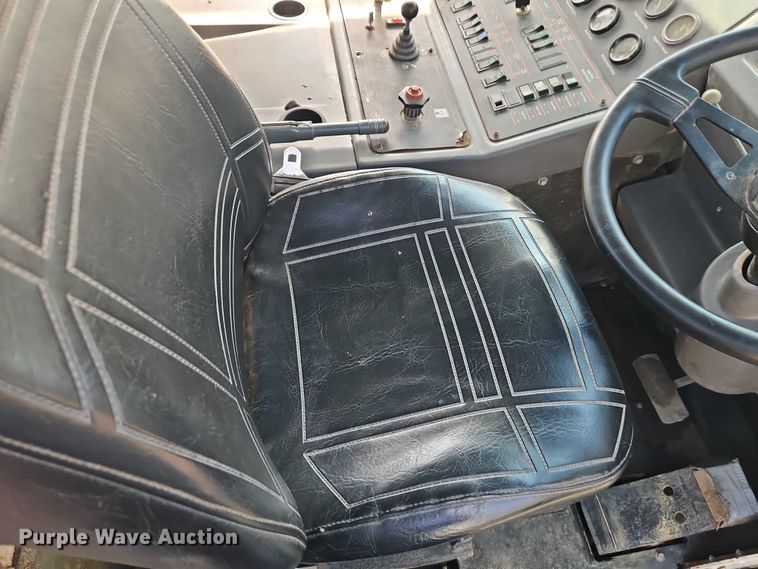 image for item FN5598 1999 Elgin Pelican street sweeper