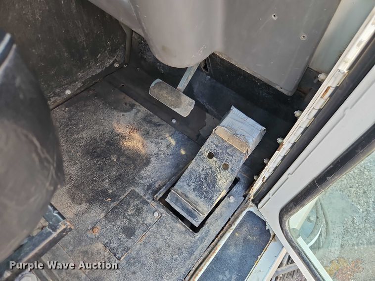 image for item FN5598 1999 Elgin Pelican street sweeper