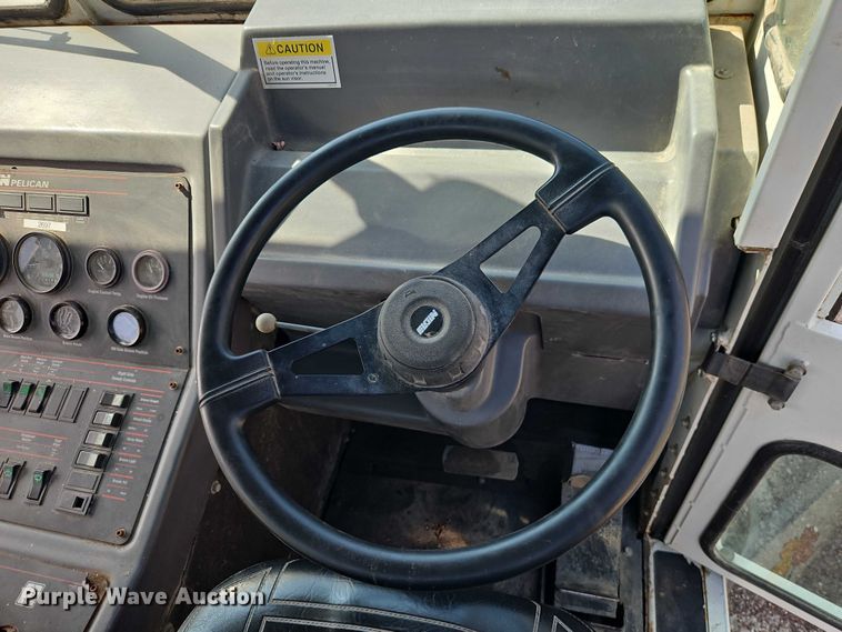 image for item FN5598 1999 Elgin Pelican street sweeper