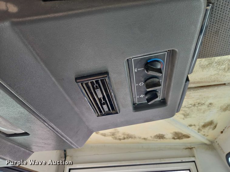 image for item FN5598 1999 Elgin Pelican street sweeper