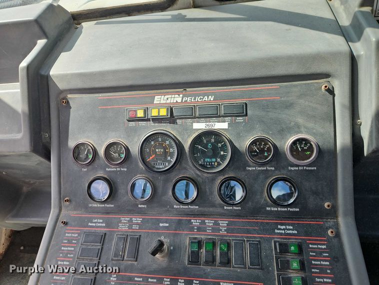 image for item FN5598 1999 Elgin Pelican street sweeper