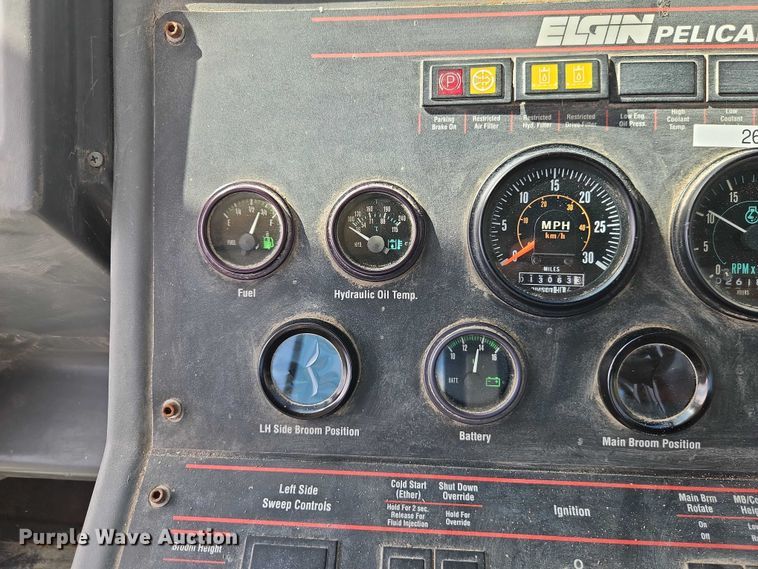 image for item FN5598 1999 Elgin Pelican street sweeper