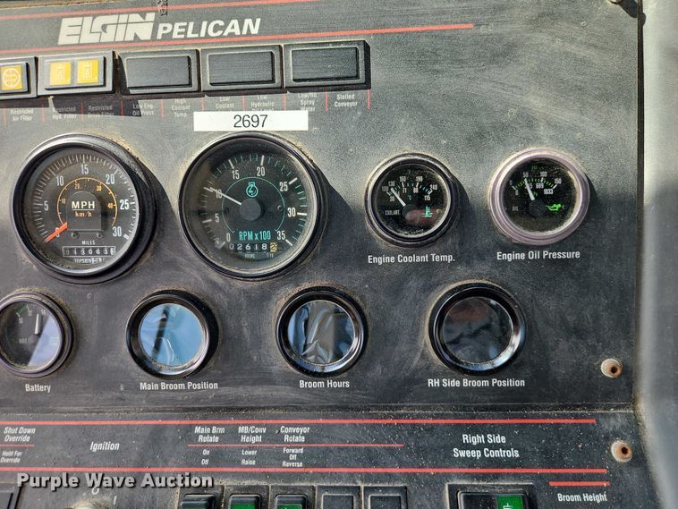 image for item FN5598 1999 Elgin Pelican street sweeper