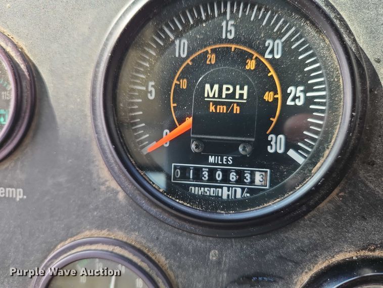 image for item FN5598 1999 Elgin Pelican street sweeper