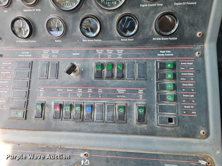 image for item FN5598 1999 Elgin Pelican street sweeper