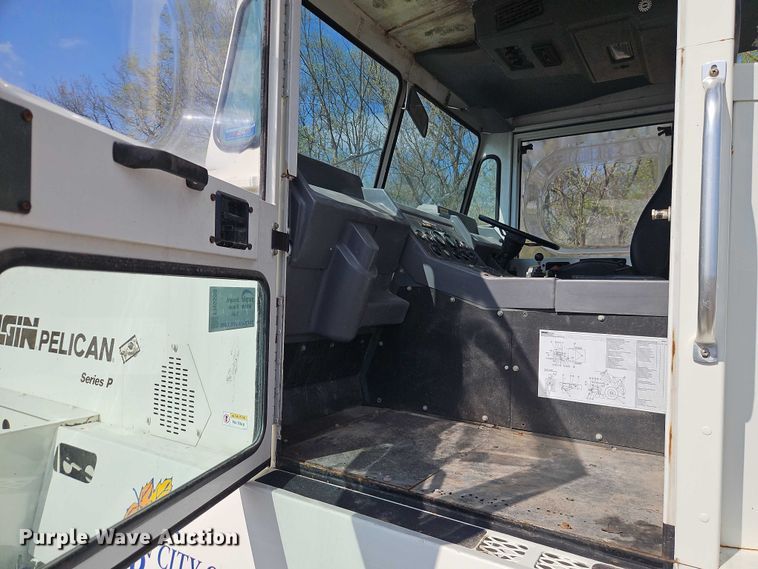 image for item FN5598 1999 Elgin Pelican street sweeper