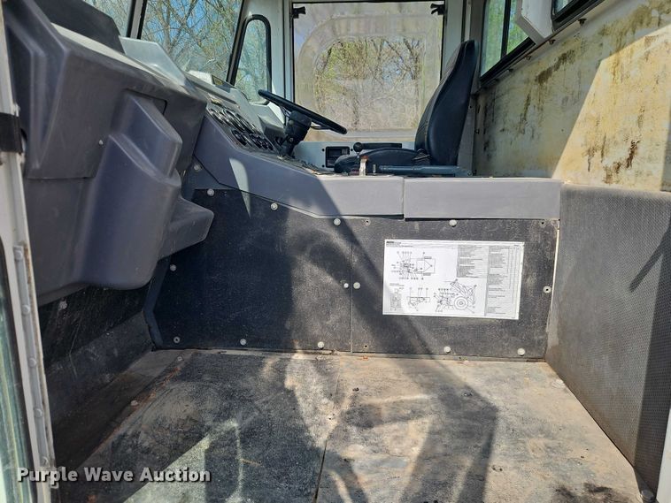 image for item FN5598 1999 Elgin Pelican street sweeper