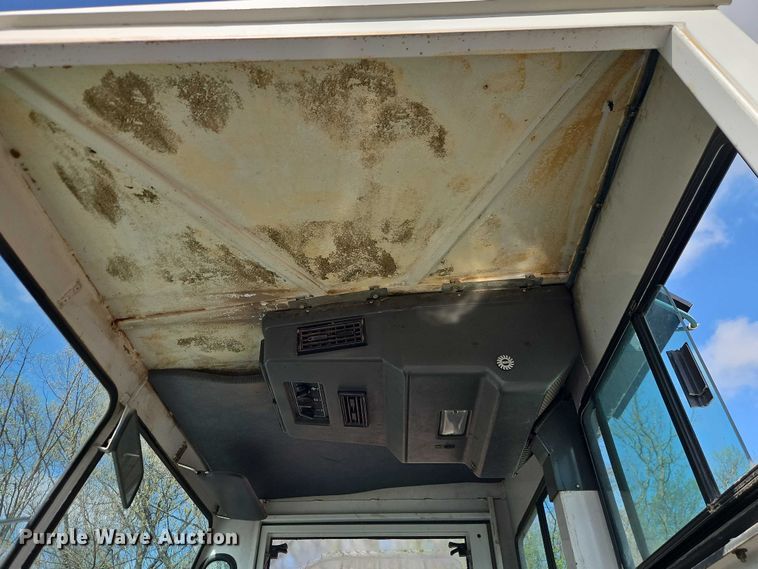 image for item FN5598 1999 Elgin Pelican street sweeper