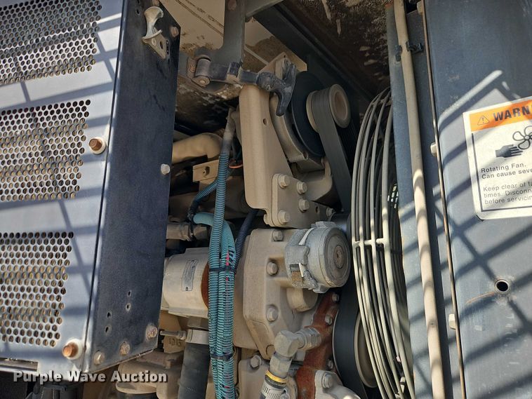 image for item FN5598 1999 Elgin Pelican street sweeper