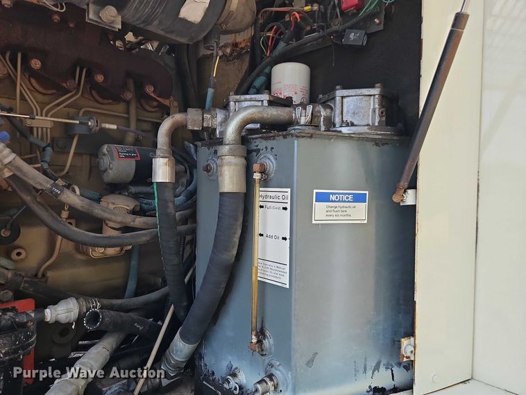 image for item FN5598 1999 Elgin Pelican street sweeper