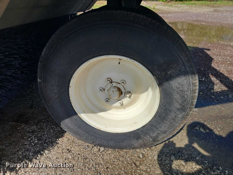 image for item FN5598 1999 Elgin Pelican street sweeper