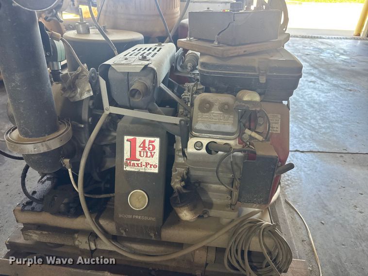 image for item MX9052 Curtis Dyna-Fog Maxi-Pro 145 ULV mosquito fogger