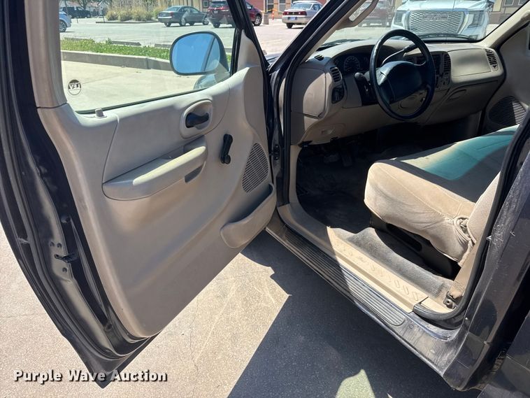 image for item MX9057 2001 Ford F150 pickup truck