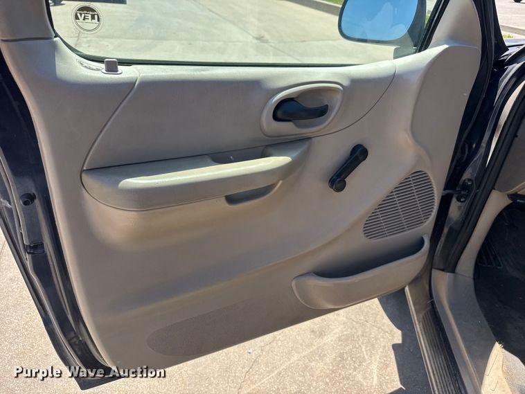 image for item MX9057 2001 Ford F150 pickup truck