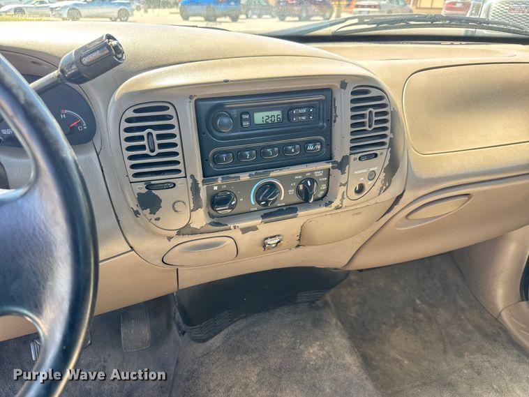 image for item MX9057 2001 Ford F150 pickup truck