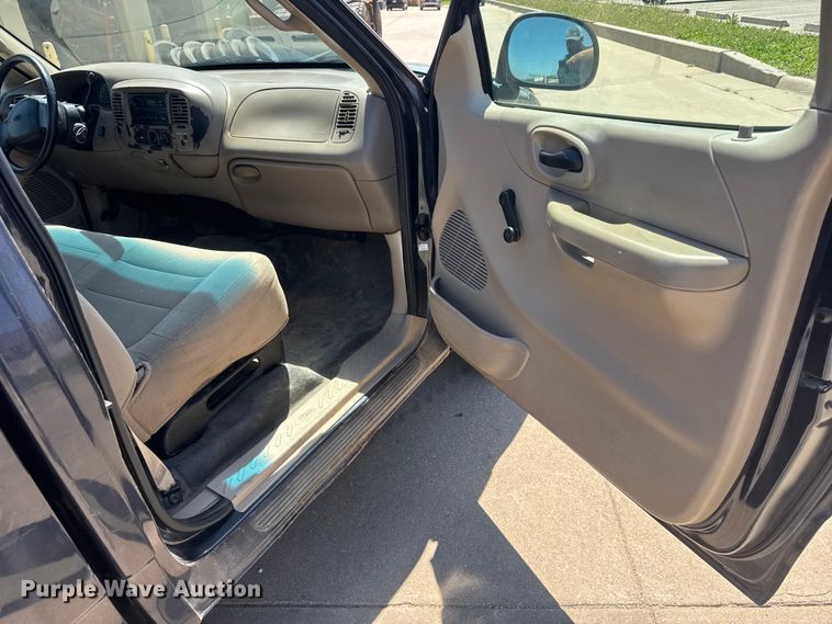 image for item MX9057 2001 Ford F150 pickup truck