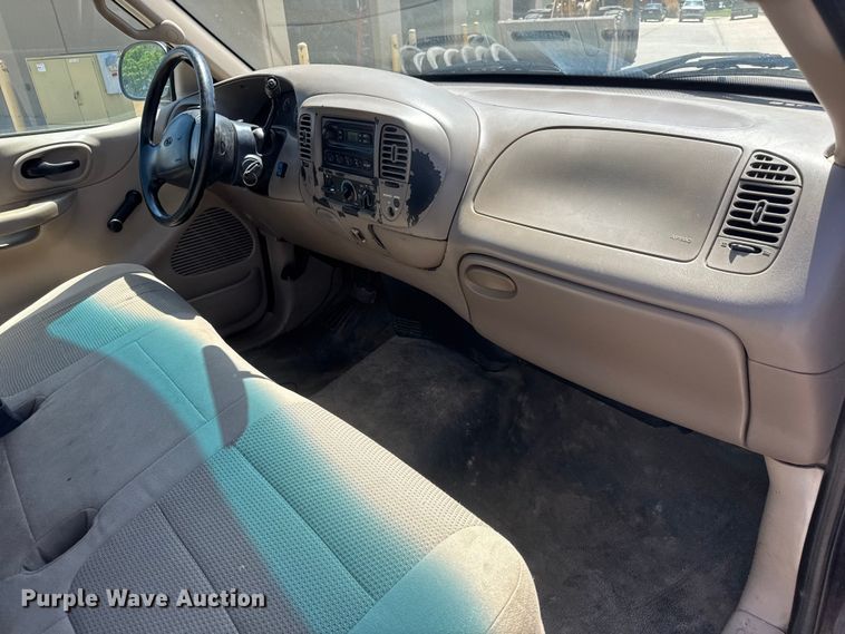 image for item MX9057 2001 Ford F150 pickup truck