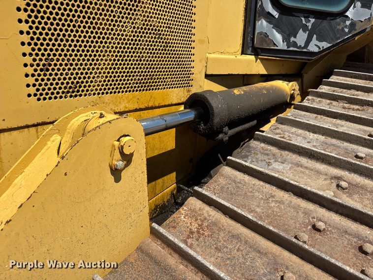 image for item MX9058 1991 Caterpillar D4H LGP dozer