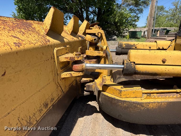 image for item MX9058 1991 Caterpillar D4H LGP dozer