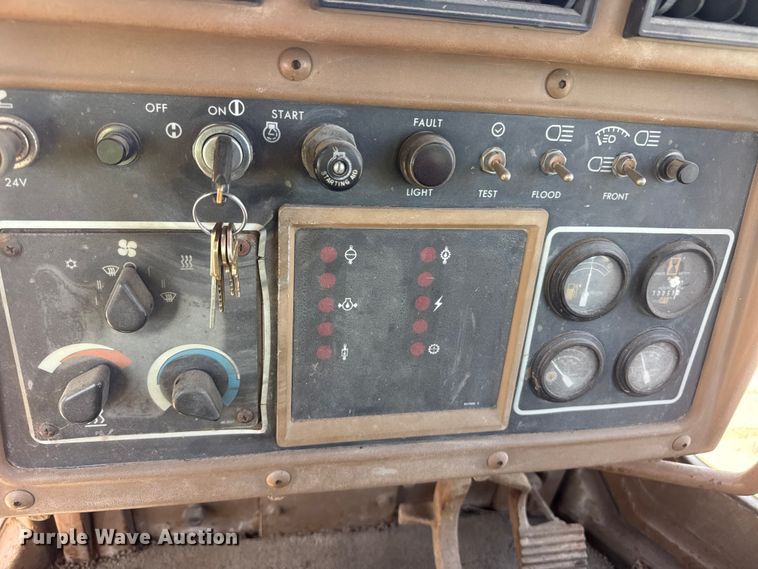 image for item MX9058 1991 Caterpillar D4H LGP dozer