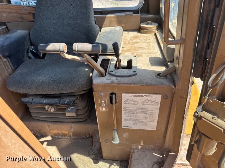 image for item MX9058 1991 Caterpillar D4H LGP dozer