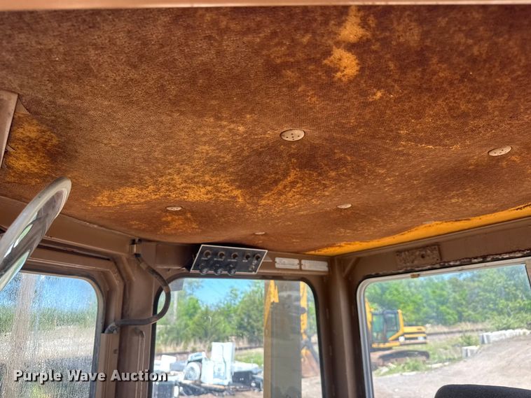 image for item MX9058 1991 Caterpillar D4H LGP dozer