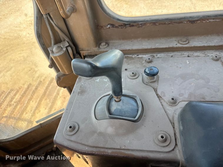 image for item MX9058 1991 Caterpillar D4H LGP dozer