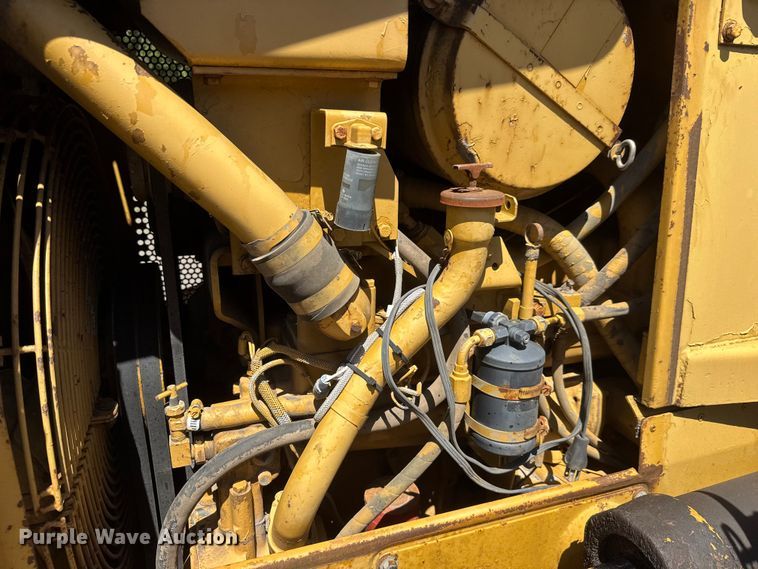 image for item MX9058 1991 Caterpillar D4H LGP dozer