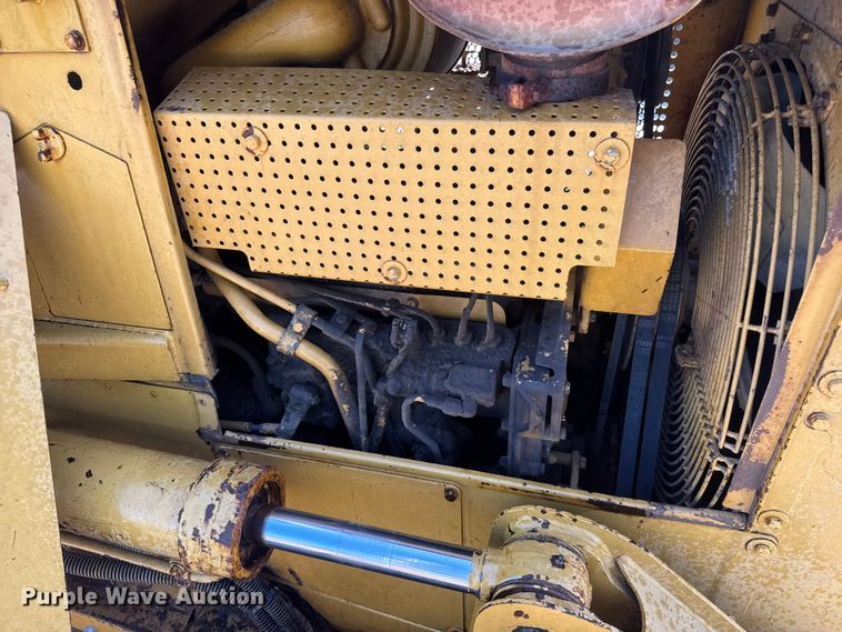 image for item MX9058 1991 Caterpillar D4H LGP dozer