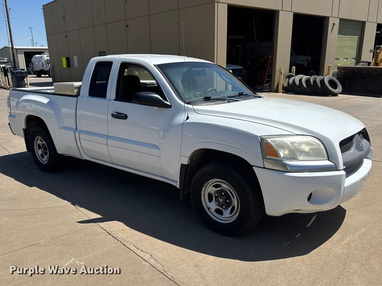 image for item MX9059 2007 Mitsubishi Raider Ext. Cab pickup truck