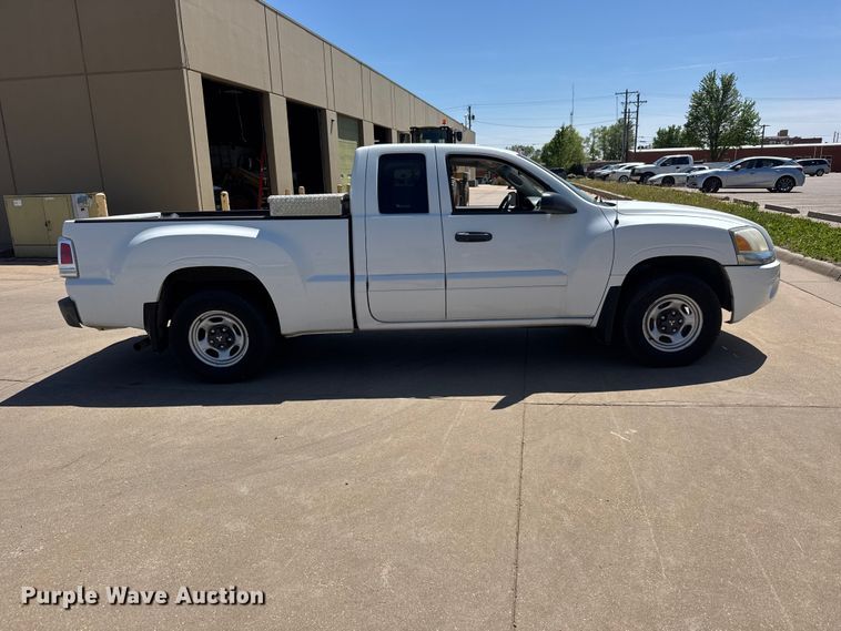 image for item MX9059 2007 Mitsubishi Raider Ext. Cab pickup truck