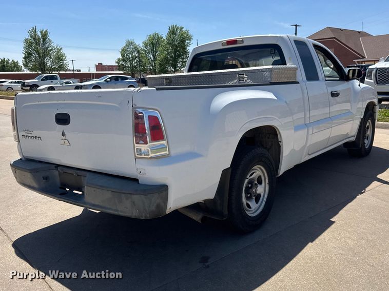 image for item MX9059 2007 Mitsubishi Raider Ext. Cab pickup truck