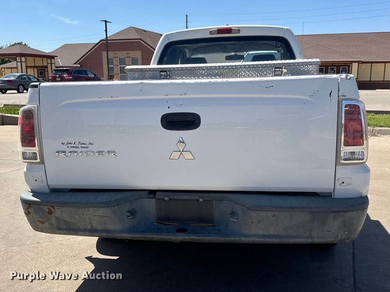 image for item MX9059 2007 Mitsubishi Raider Ext. Cab pickup truck