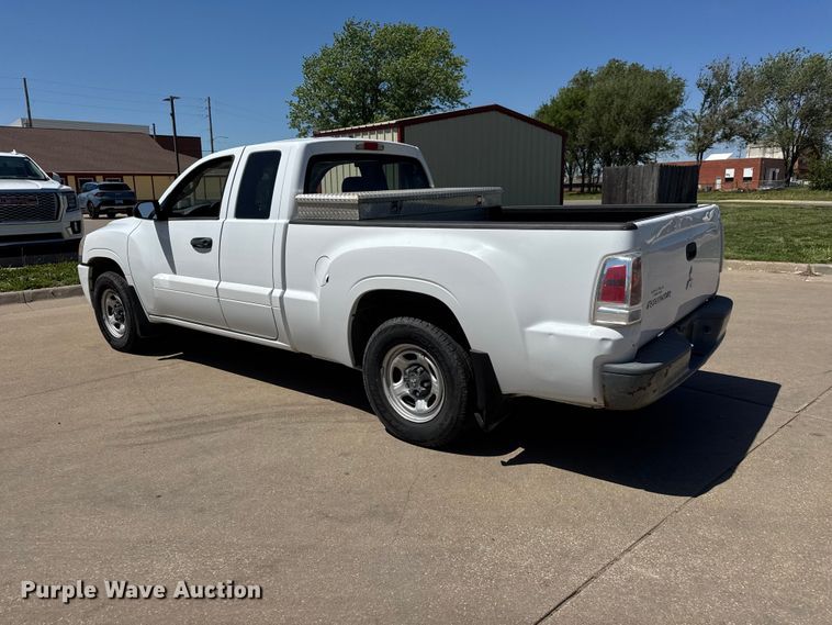 image for item MX9059 2007 Mitsubishi Raider Ext. Cab pickup truck