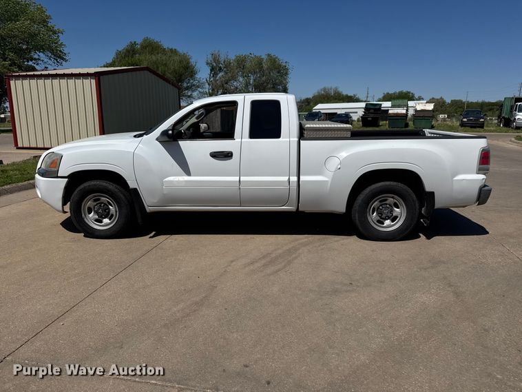 image for item MX9059 2007 Mitsubishi Raider Ext. Cab pickup truck